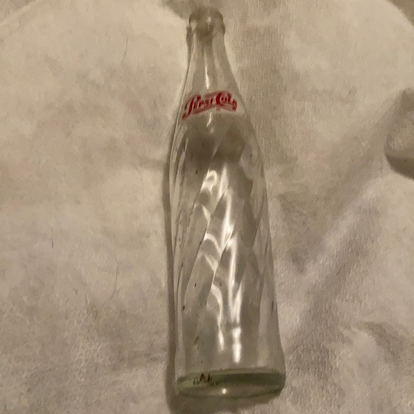 Pepsi Cola Soda Bottle | One Pint / 16 FL. OZ. | Spiral Glass - Picture 2 of 5